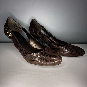 ALIA crocodile print chocolate brown heels pumps gold buckle detail size 7